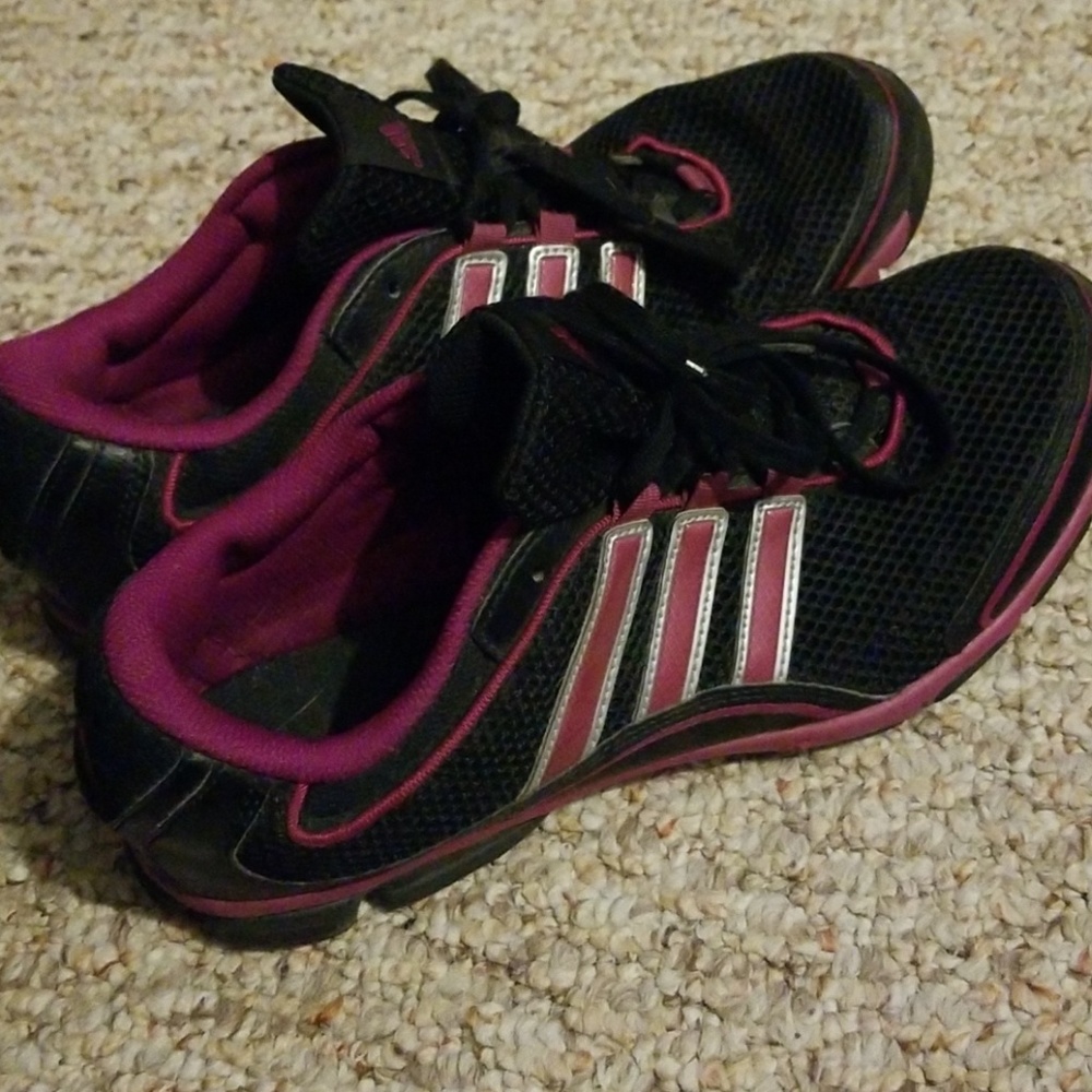 Barely used sneakers, good for running